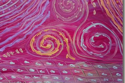 Das Kunstwerk ist ein im Querformat angelegtes Gemälde mit den Maßen 30 Zentimeter Breite und 25 Zentimeter Höhe. Es handelt sich um ein abstraktes Strukturrelief, umgesetzt mit Acrylfarben auf einem CanvasPanel (Malleiste). Die Bildfläche wird von einer dichten, dynamischen Bewegung fließender Linien ohne gegenständliche Motive beherrscht.