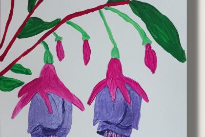 Das Kunstwerk ist ein im Hochformat angelegtes Gemälde im kompakten Format DIN A6, umgesetzt mit bunten Acrylfarben auf feinkörnigem Naturpapier. Es zeigt eine stark stilisierte, kontrastreiche und isolierte Nahaufnahme einer hängenden Fuchsienblüte
