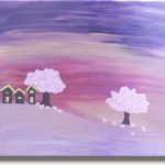 Das Kunstwerk ist ein quadratisches Gemälde auf Leinwand mit den Maßen 30 x 30 Zentimeter. Die Oberfläche zeichnet sich durch einen fühlbaren, reliefartigen Farbauftrag aus Acryl aus, der Konturen und Formen dreidimensional erfahrbar macht.Der Bildaufbau: Das Werk ist in zwei Hauptebenen unterteilt – eine hügelige Landschaft im unteren Bereich und einen weitläufigen Himmel im oberen Teil.Der Vorder- und Mittelgrund (Die Landschaft): Im unteren Drittel der Leinwand steigen organisch geschwungene, sanfte Hügel empor. Die Farbgebung bricht radikal mit jeder natürlichen Realität: Die Hügel sind in dichten, intensiven Nuancen von leuchtendem Pink, Rosa und tiefem Violett beziehungsweise Lila gestaltet. Auf den Scheiteln dieser Hügel befindet sich eine zusammenhängende Gruppe aus drei kleinen, stilisierten Wohnhäusern. Die Häuser sind als einfache, geometrische Quadrate mit spitz zulaufenden Dächern tastbar. Unmittelbar neben dieser Häuserzeile stehen zwei markante Kirschbäume. Die Kronen der Bäume sind als dichte, wolkenartige Farbstrukturen ausgearbeitet.Der Hintergrund (Der Himmel): Die obere Bildhälfte zeigt einen wolkenlosen, atmosphärischen Abendhimmel. Die pink-violetten Töne des Bodens setzen sich hier fort, sind jedoch wesentlich sanfter und flächiger miteinander verblendet. Das erzeugt die optische Illusion einer in sich geschlossenen, magischen Lichtkuppel, die das gesamte Motiv einhüllt.