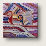 Das Kunstwerk ist ein quadratisches Tast- und Sichtrelief mit den Maßen 30 x 30 Zentimeter. Beim Ertasten der Leinwand spüren die Finger sofort eine reliefartige Landschaft aus Erhebungen und Tälern. Die Acrylfarbe wurde so dick aufgetragen, dass die physischen Pinselspuren und tiefen Borstenfurchen dauerhaft im Material verewigt und erstarrt sind. Die Finger können diesen plastischen Linienführungen direkt folgen. Es fühlt sich an, als würde man mit den Fingerspitzen über die dicken, gespannten Saiten eines Musikinstruments streichen.